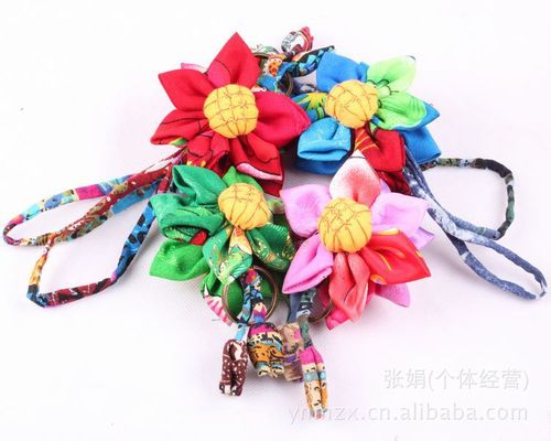 民族風(fēng)布藝鑰匙扣 花朵包包掛件的批發(fā)與美學(xué)指南